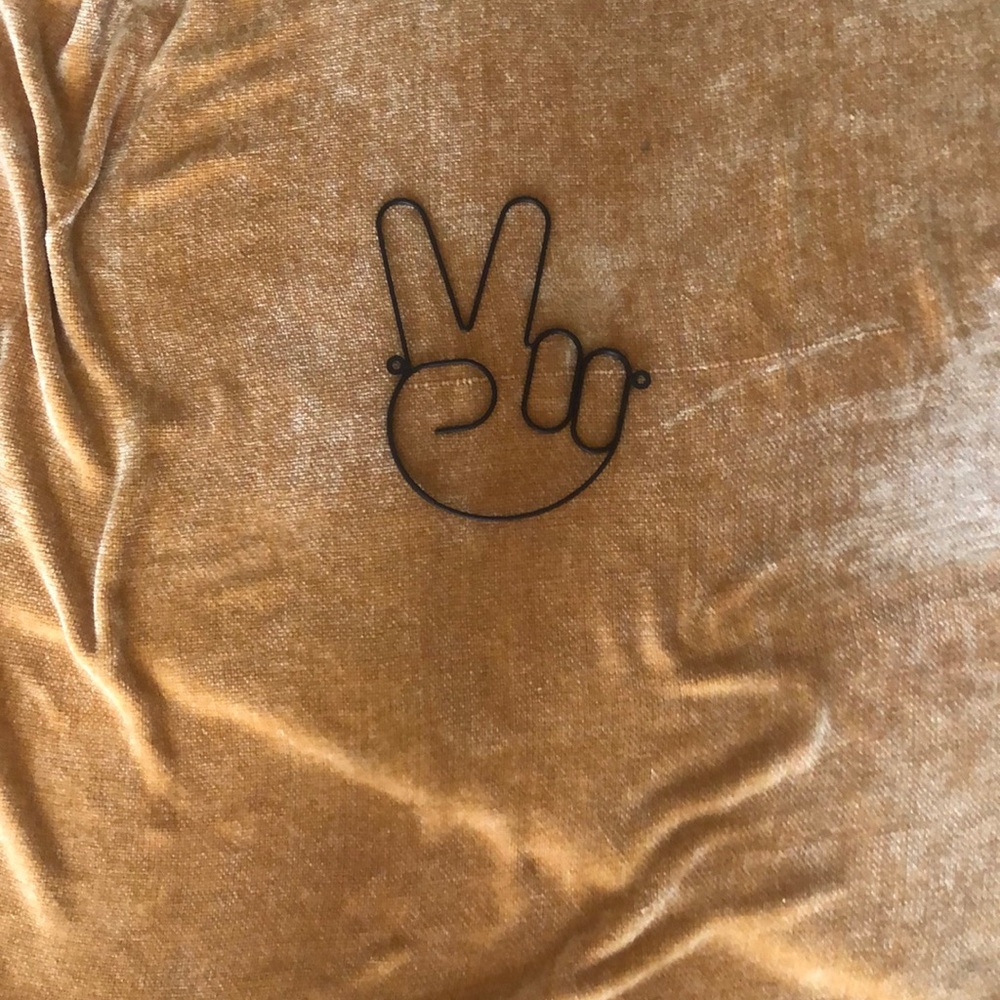 Wire peace sign